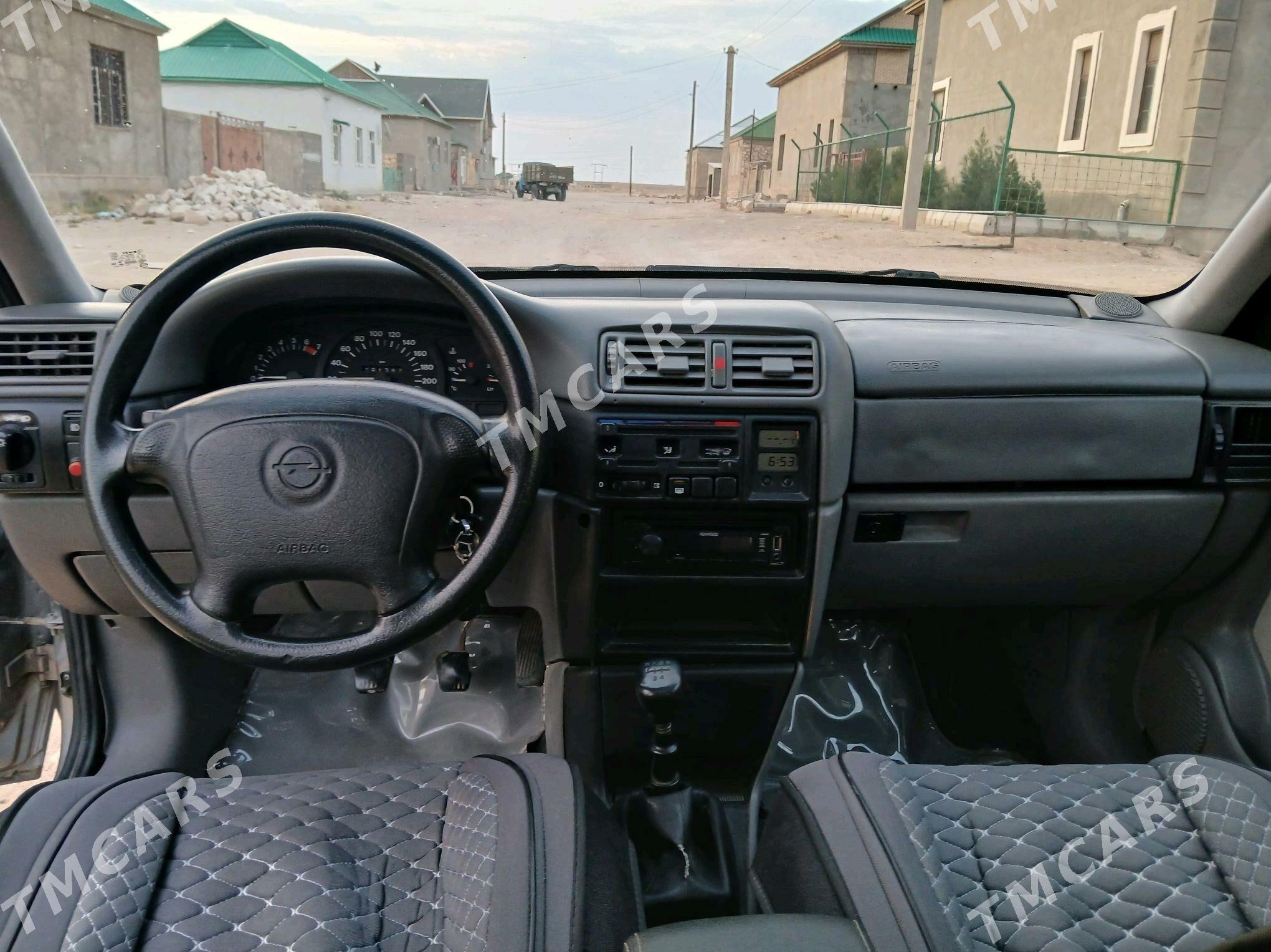 Opel Vectra 1995 - 45 000 TMT - Türkmenbaşy - img 4