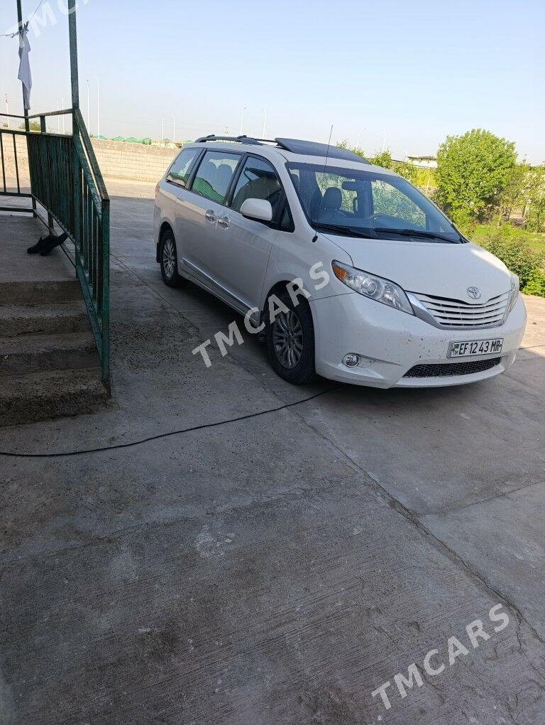 Toyota Sienna 2012 - 320 000 TMT - Туркменабат - img 4