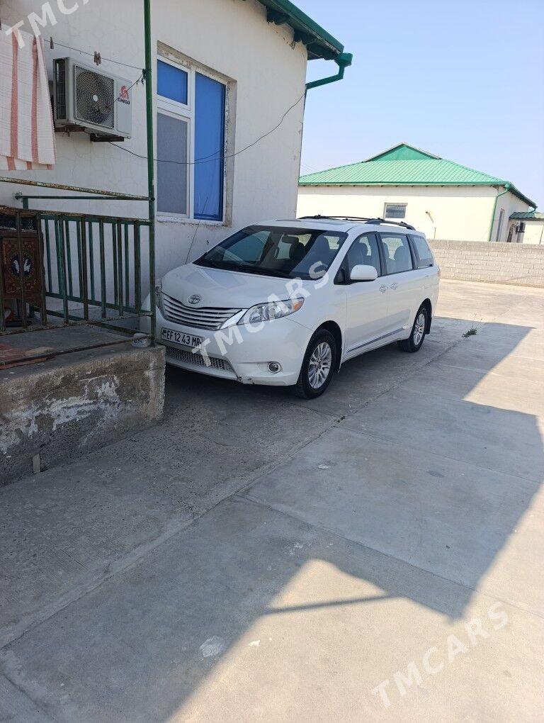 Toyota Sienna 2012 - 320 000 TMT - Туркменабат - img 2