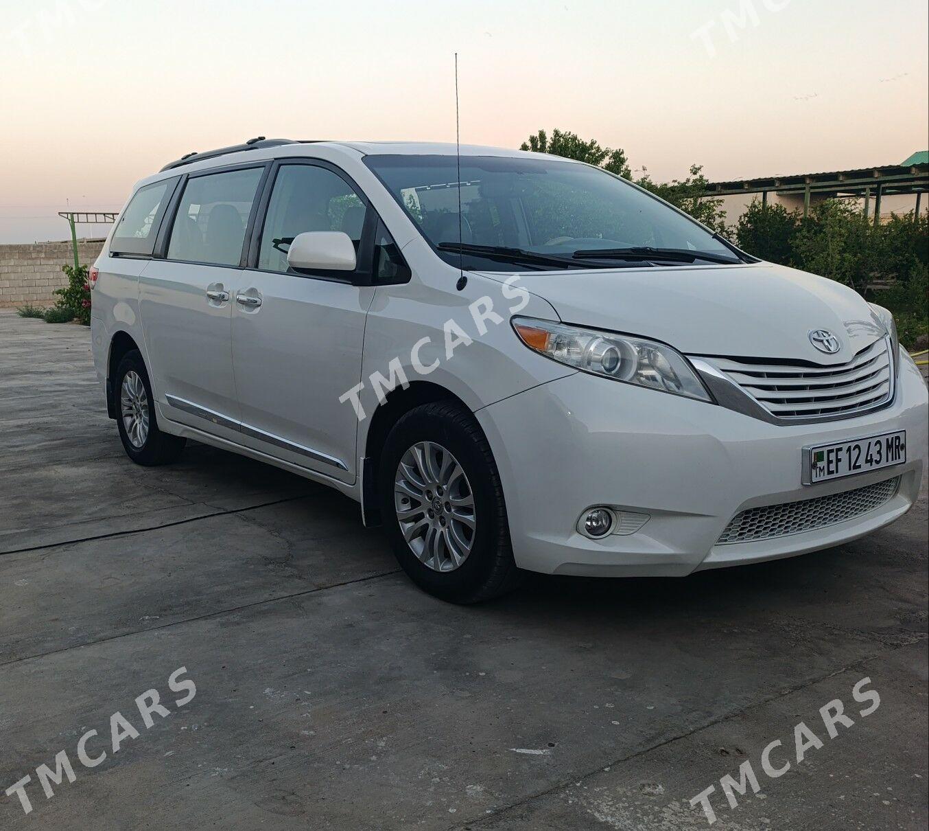 Toyota Sienna 2012 - 320 000 TMT - Туркменабат - img 3