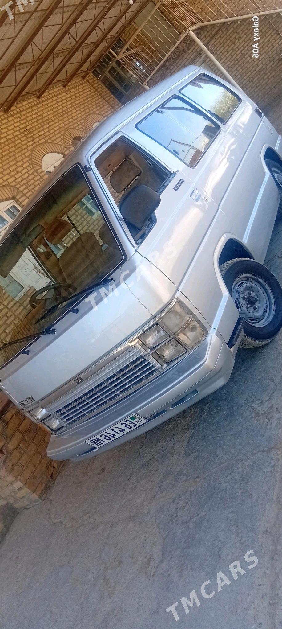 Toyota Hiace 1988 - 50 000 TMT - Мары - img 2