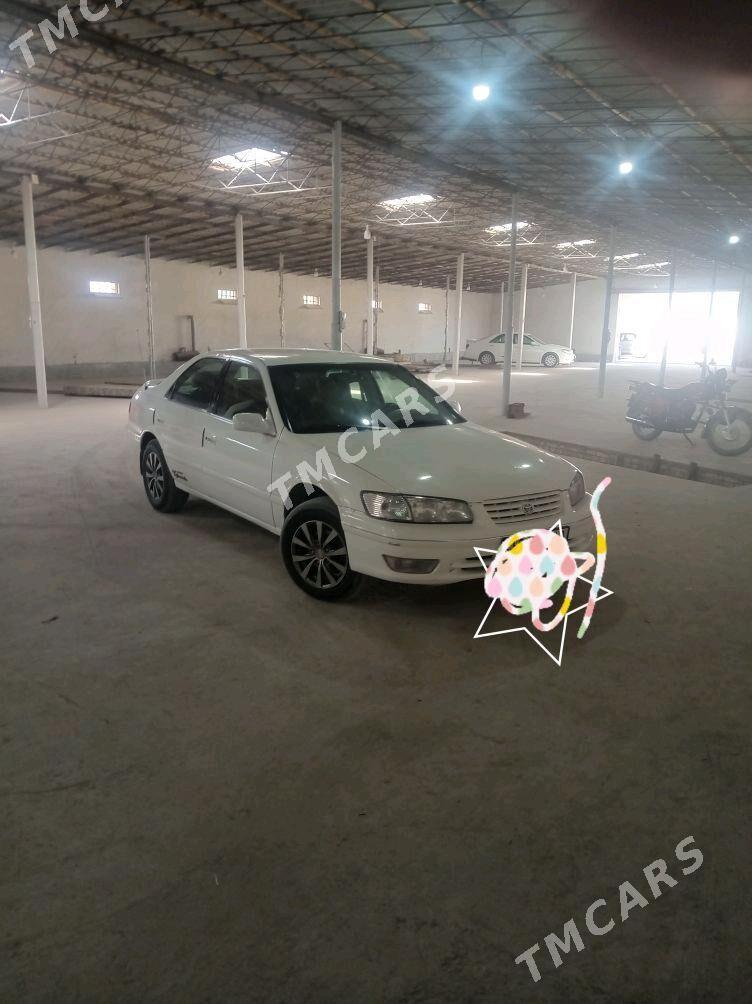 Toyota Camry 2001 - 135 000 TMT - Халач - img 2