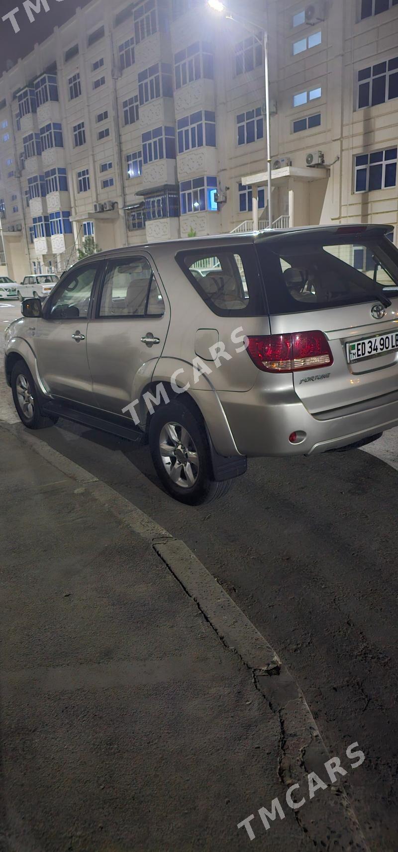 Toyota Fortuner 2006 - 250 000 TMT - Türkmenabat - img 3