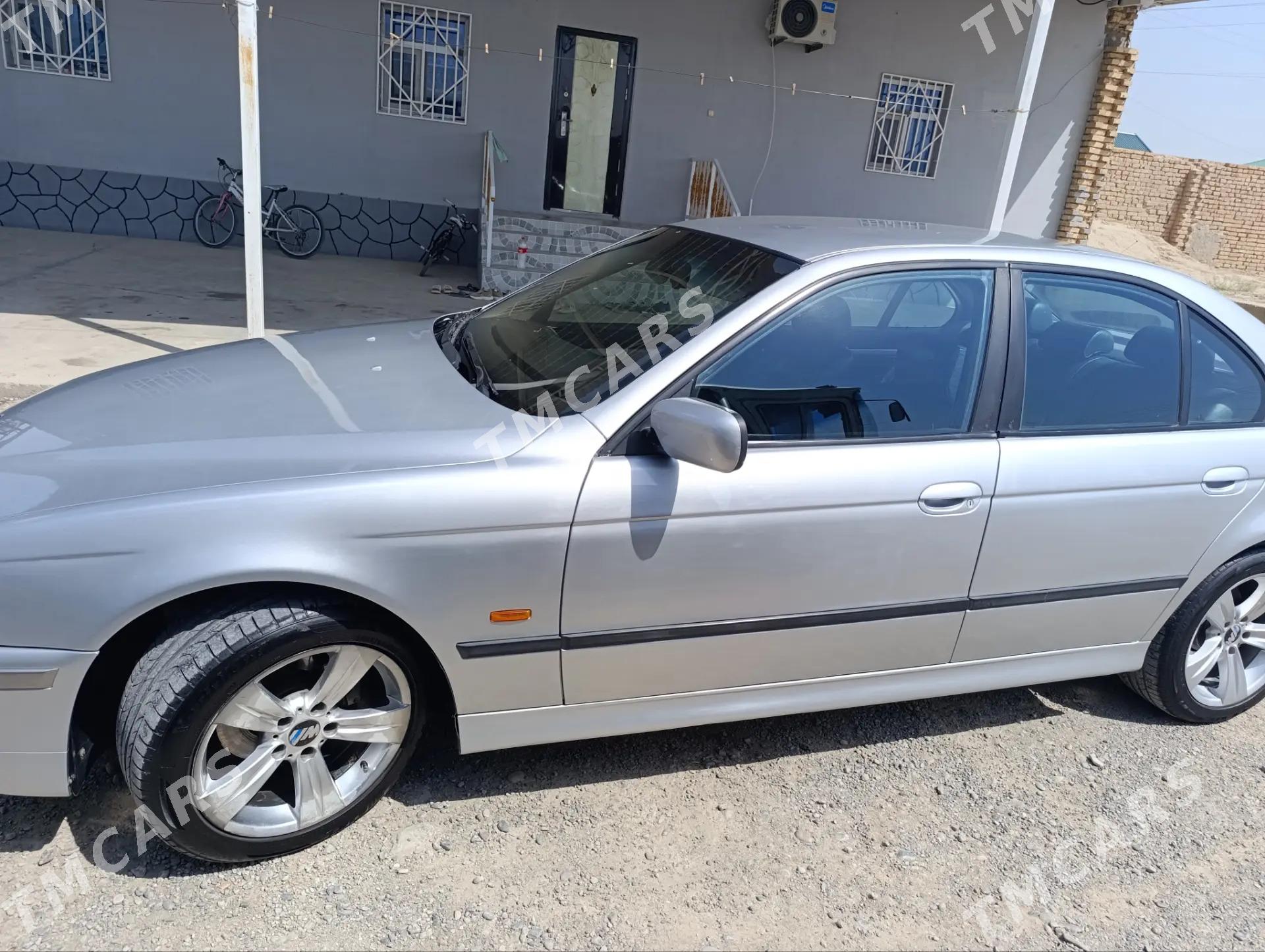 BMW E39 2001 - 110 000 TMT - Kaka - img 3