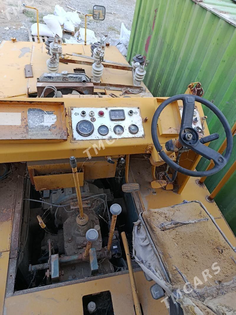 LiuGong Roller 2002 - 120 000 TMT - Ak bugdaý etraby - img 6