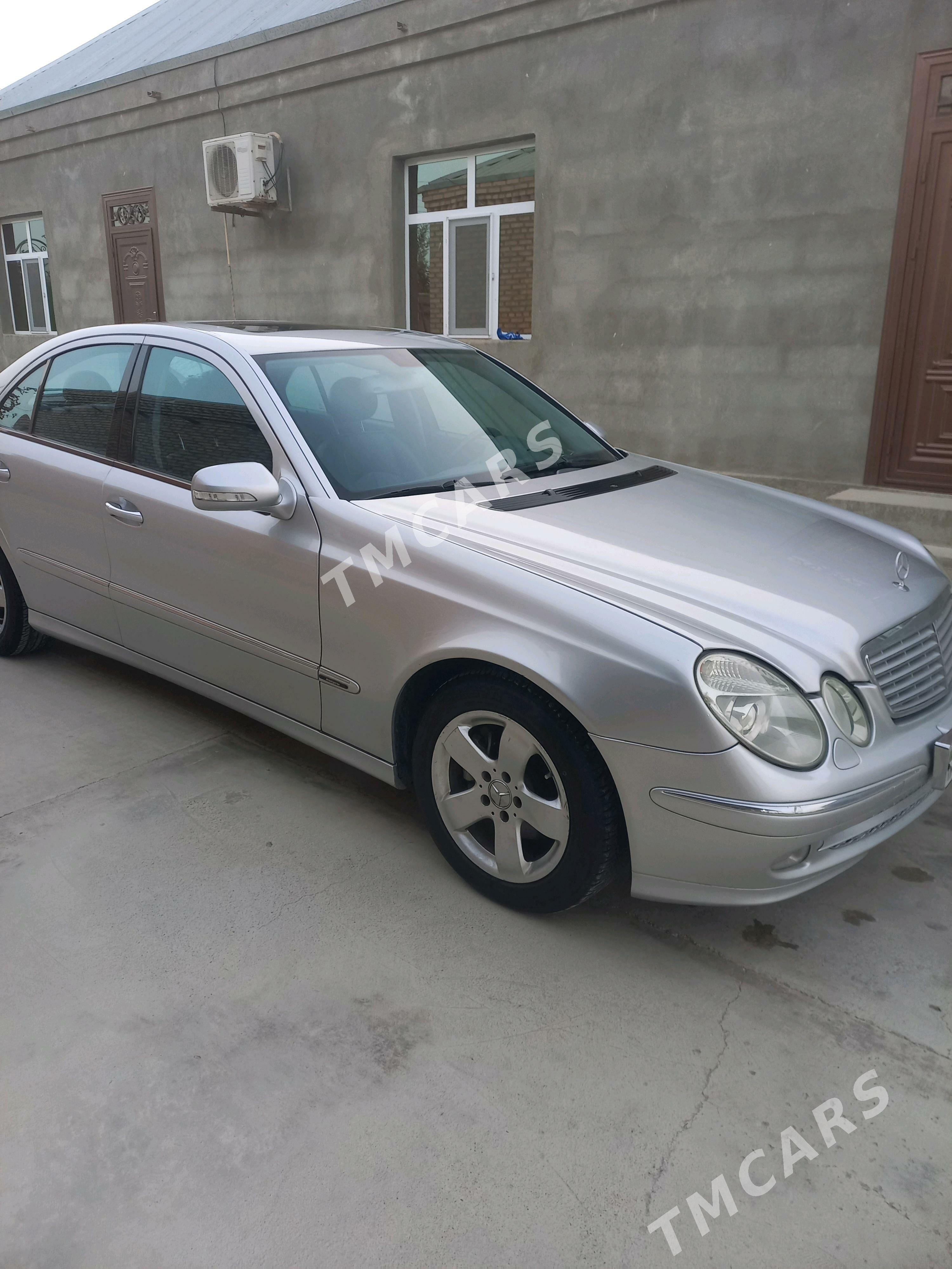Mercedes-Benz E320 2002 - 149 000 TMT - Bäherden - img 2