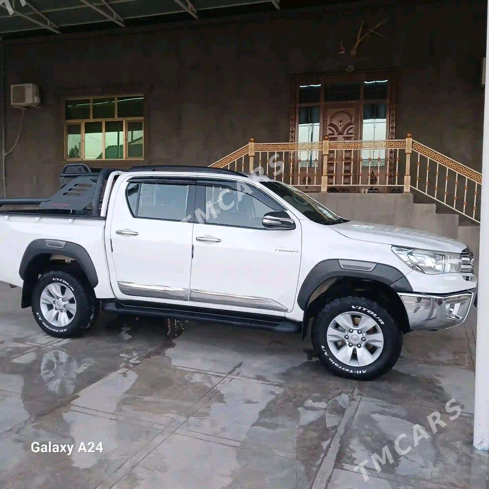 Toyota Hilux 2016 - 500 000 TMT - Серахс - img 2