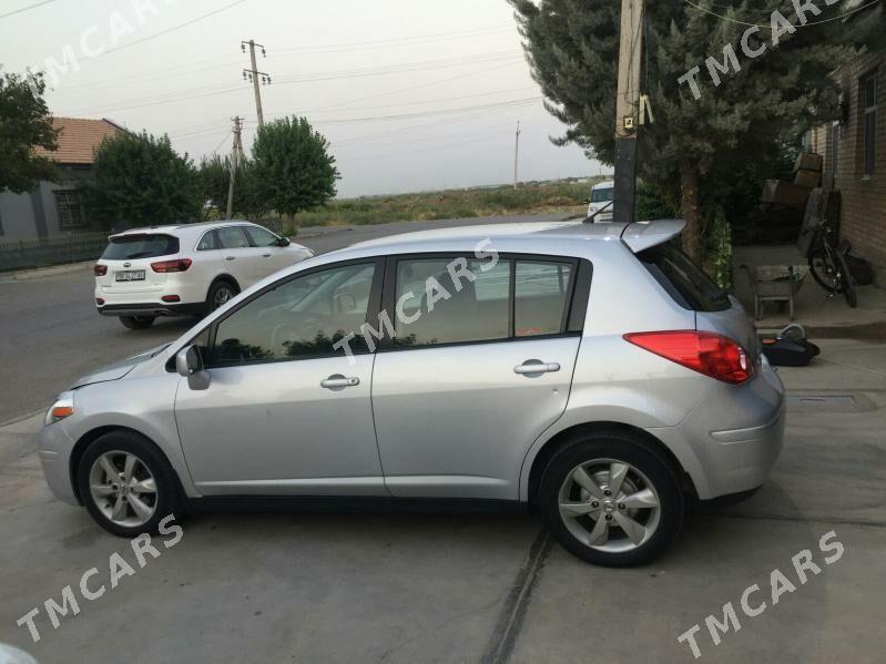 Nissan Versa 2010 - 135 000 TMT - Bedew - img 6