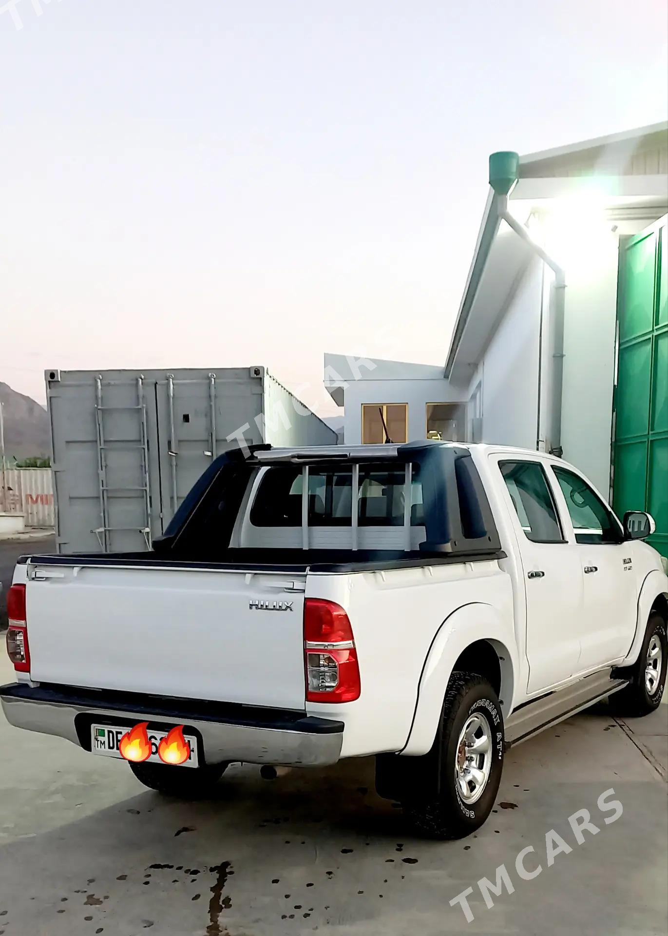 Toyota Hilux 2013 - 325 000 TMT - Gökdepe - img 2