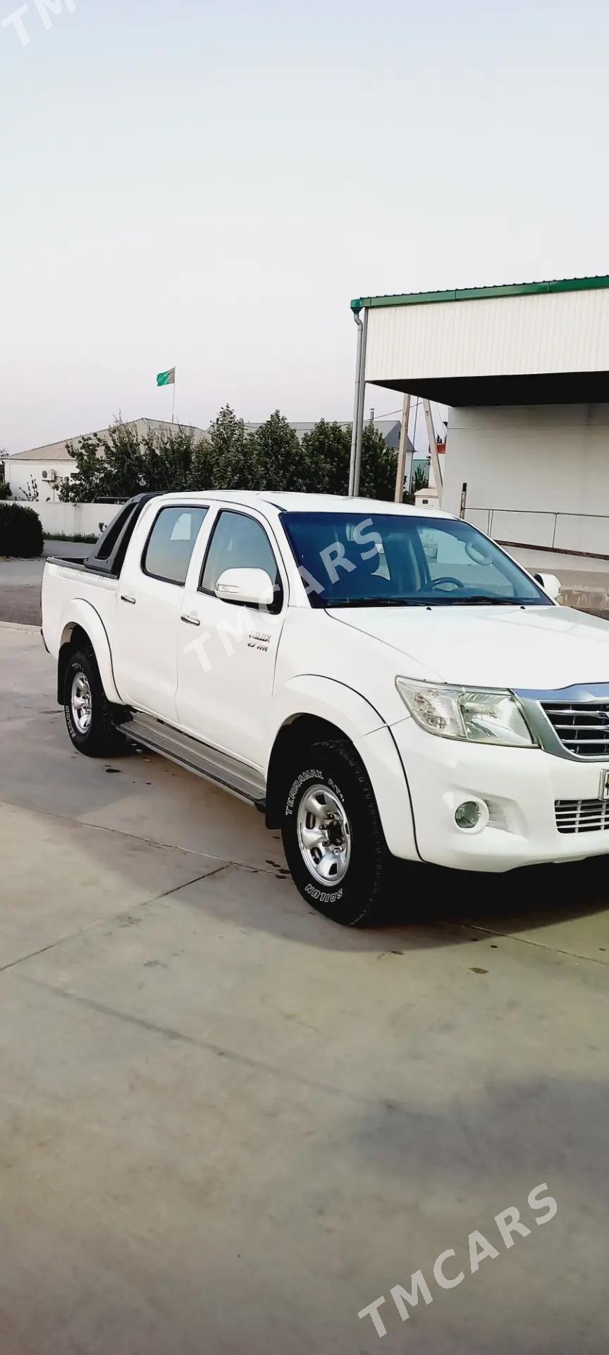 Toyota Hilux 2013 - 325 000 TMT - Gökdepe - img 5