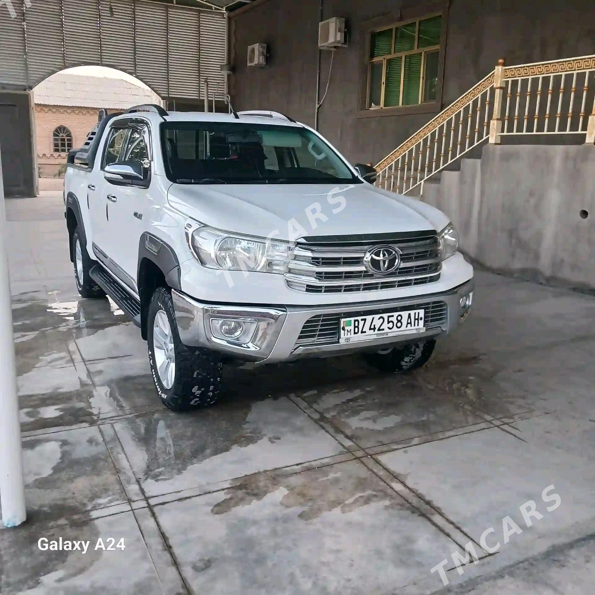 Toyota Hilux 2016 - 500 000 TMT - Серахс - img 4