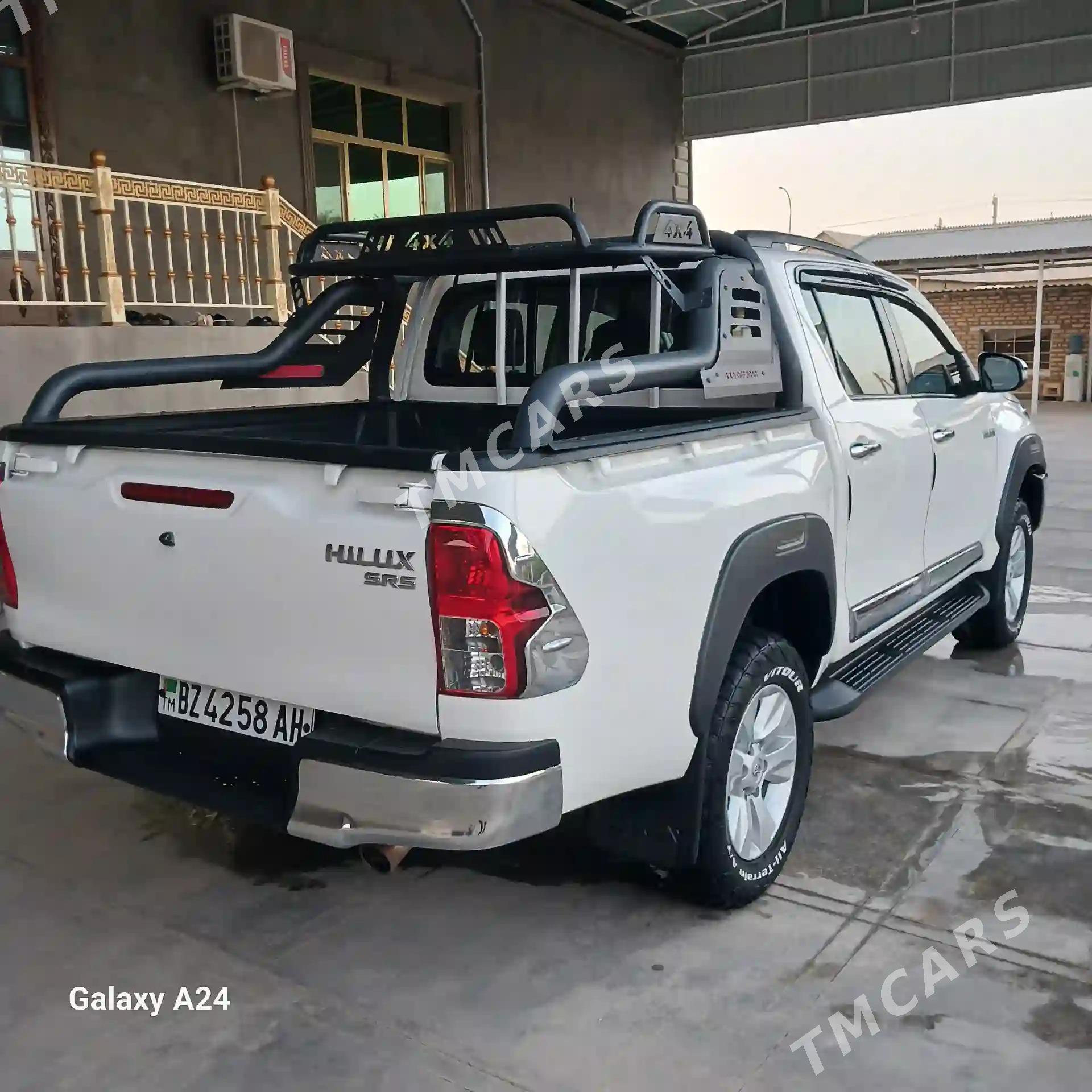 Toyota Hilux 2016 - 500 000 TMT - Серахс - img 7