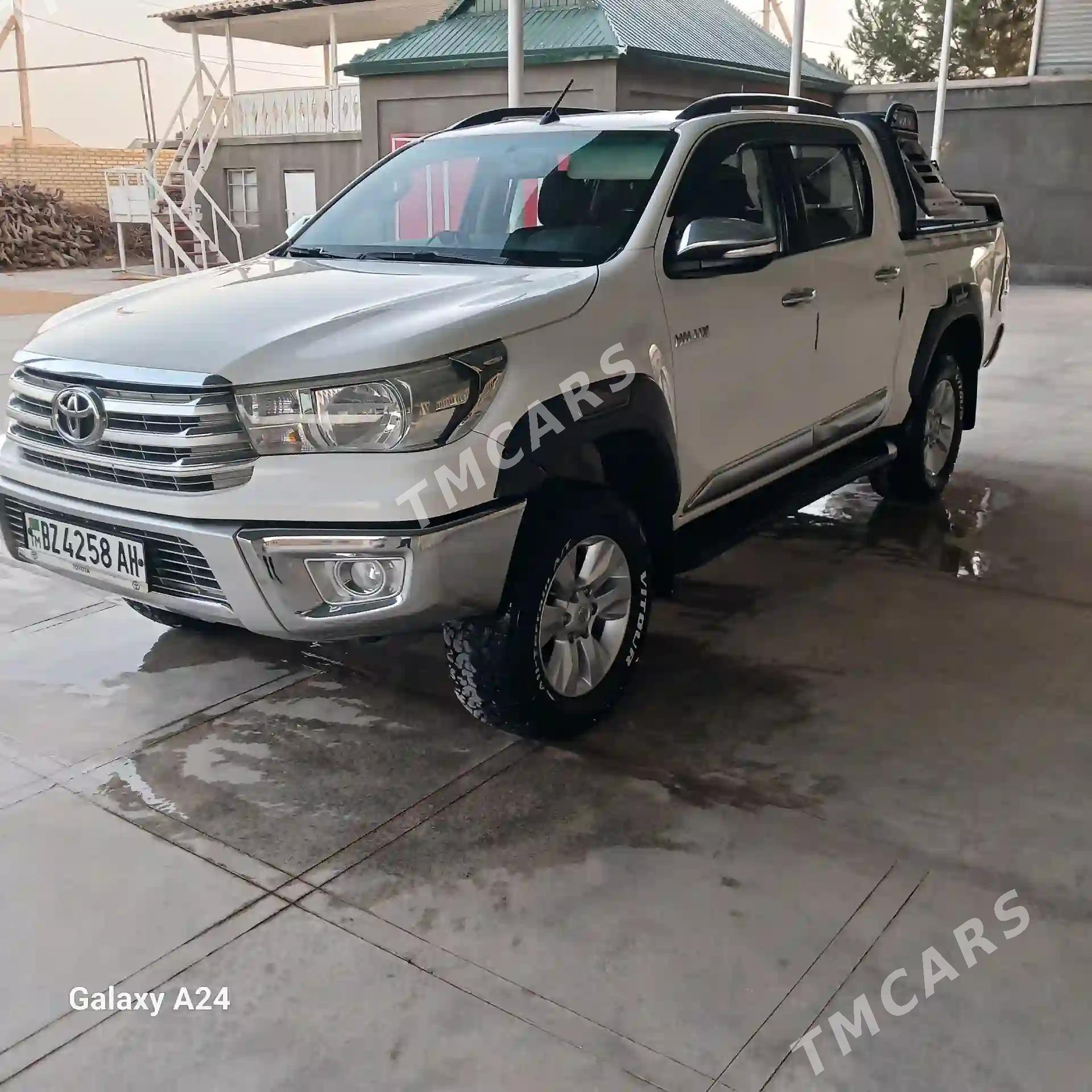 Toyota Hilux 2016 - 500 000 TMT - Серахс - img 8