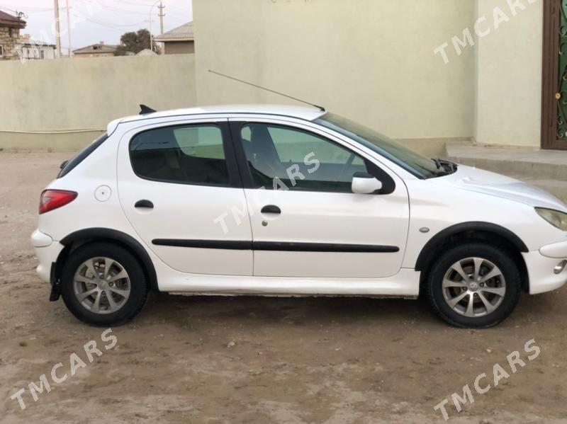 Peugeot 206 2002 - 57 000 TMT - Балканабат - img 3