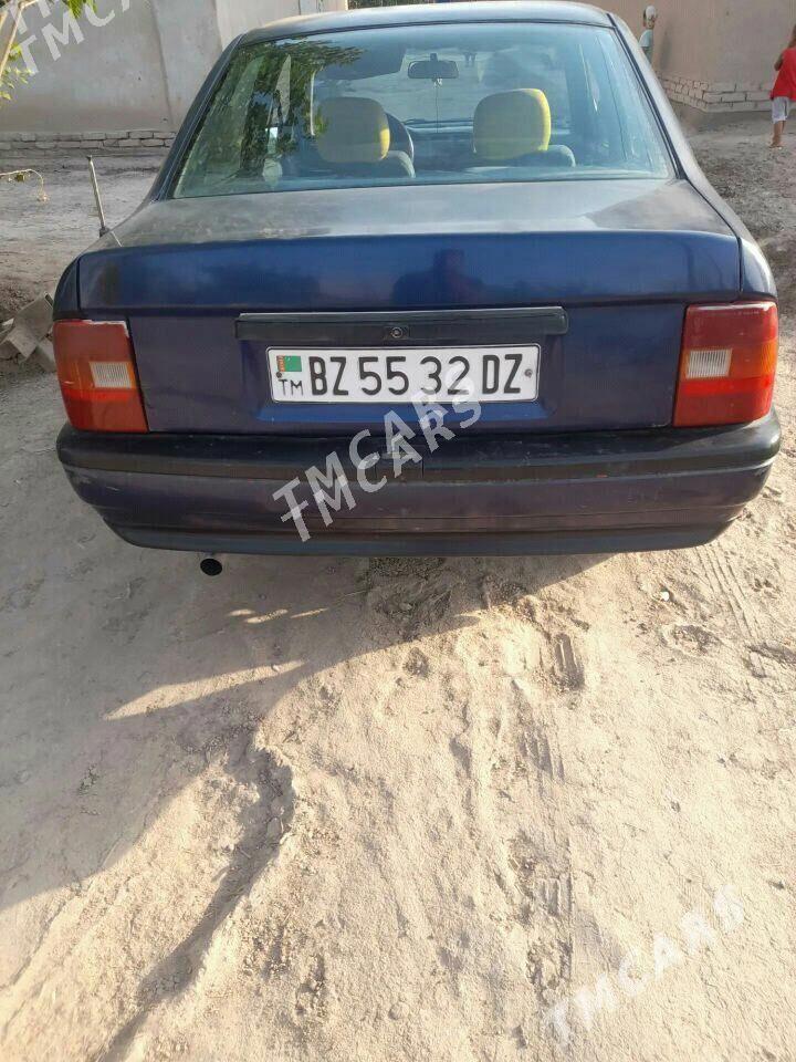 Opel Vectra 1992 - 35 000 TMT - Гурбансолтан Едже - img 1