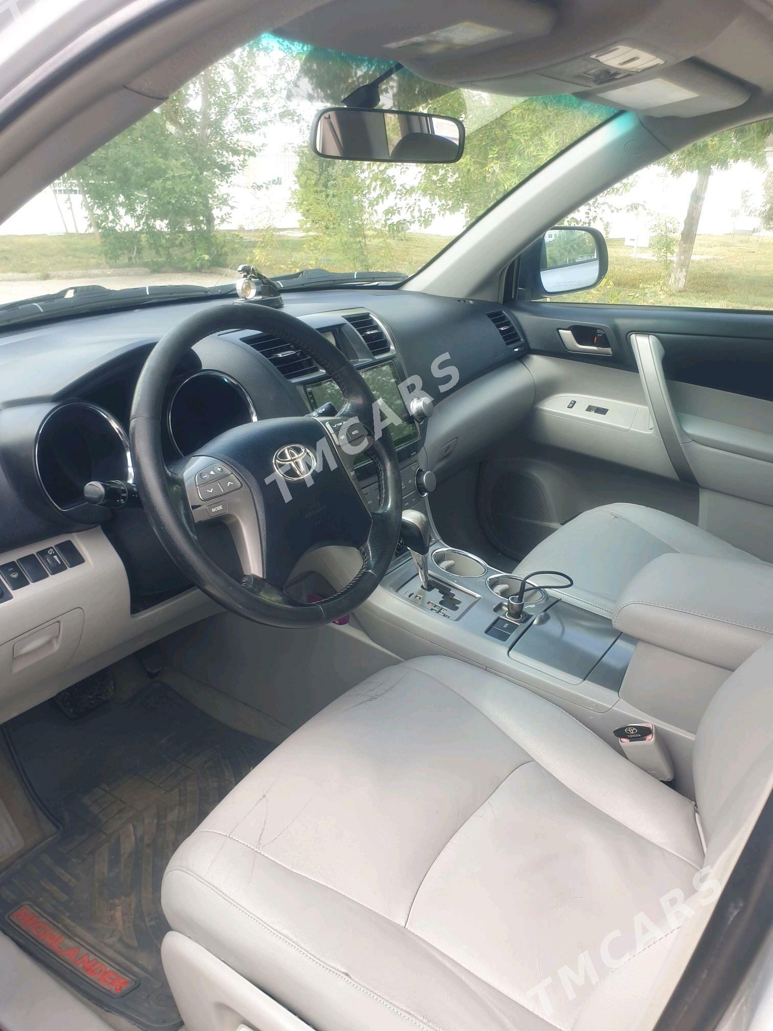 Toyota Highlander 2010 - 300 000 TMT - Дашогуз - img 5