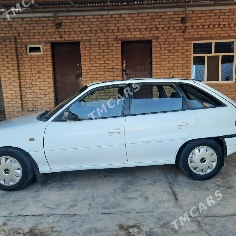 Opel Astra 1993 - 36 000 TMT - Мары - img 7