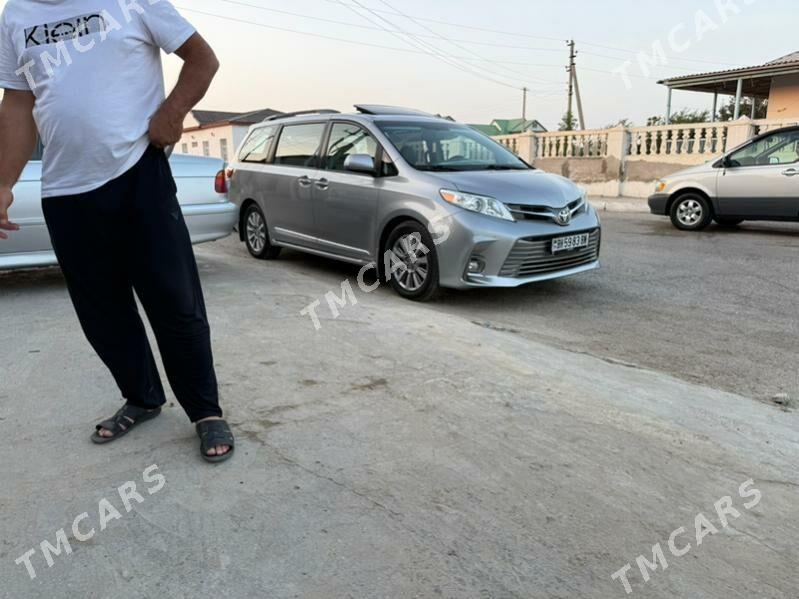 Toyota Sienna 2018 - 450 000 TMT - Balkanabat - img 7