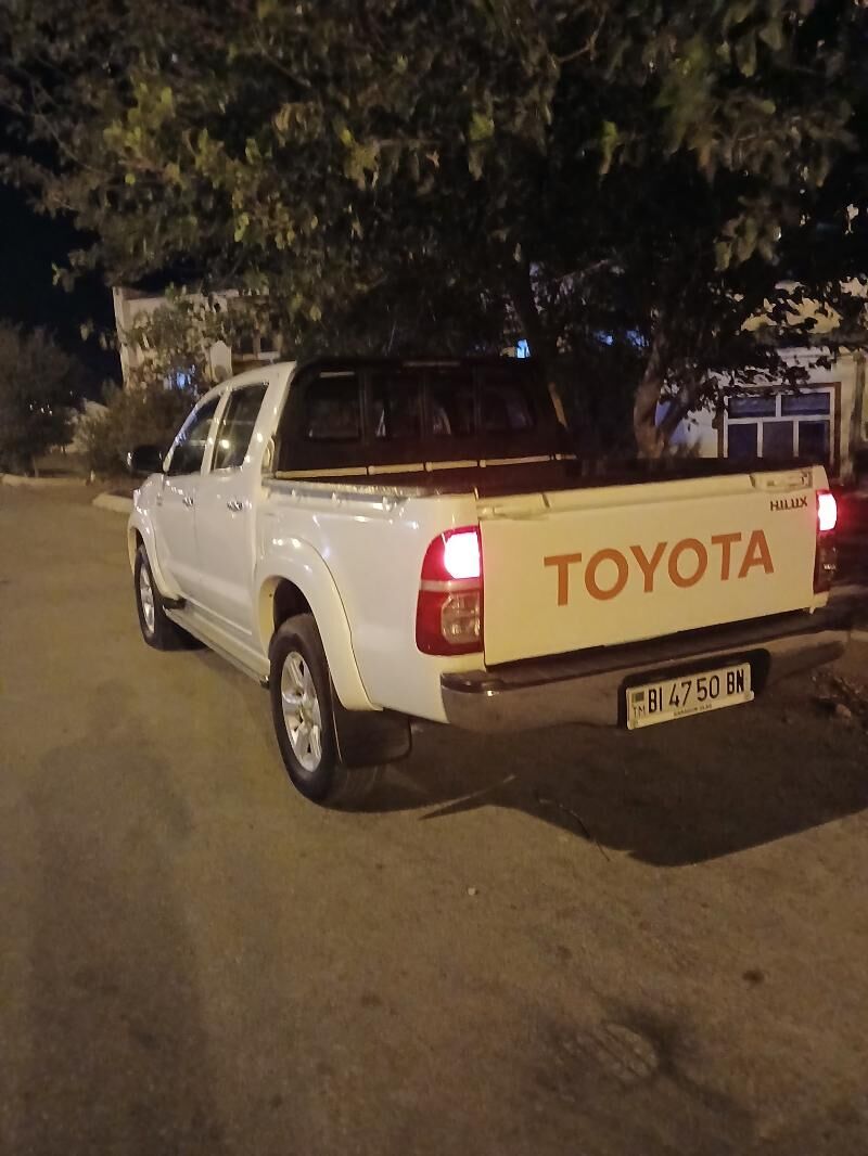 Toyota Hilux 2013 - 360 000 TMT - Туркменбаши - img 6
