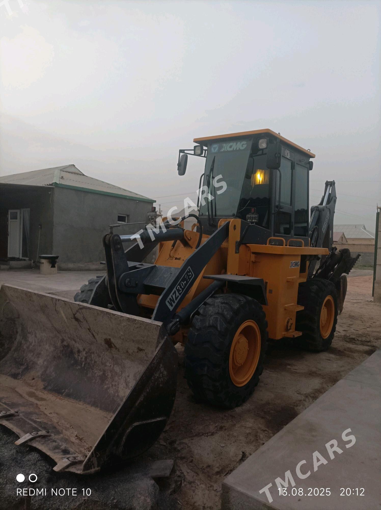 JCB 4CX ECO 2011 - 235 000 TMT - Яшлык - img 2