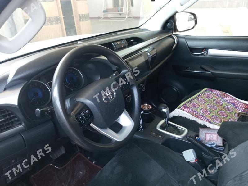 Toyota Hilux 2017 - 510 000 TMT - Джебел - img 3