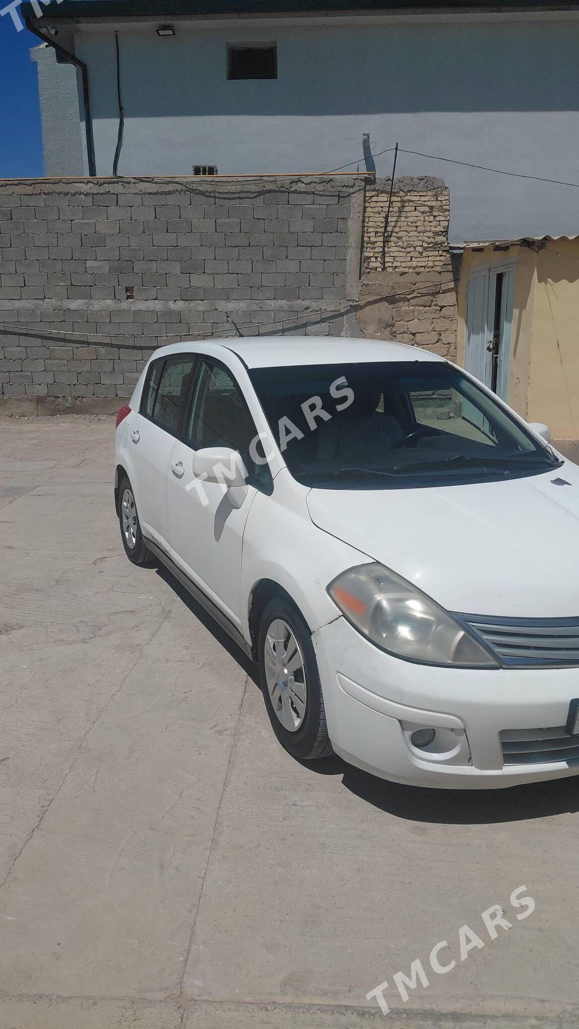 Nissan Versa 2012 - 120 000 TMT - Ак-Бугдайский этрап - img 3