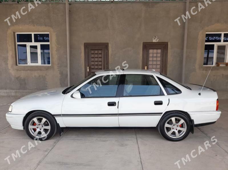 Opel Vectra 1991 - 45 000 TMT - Бахарден - img 3