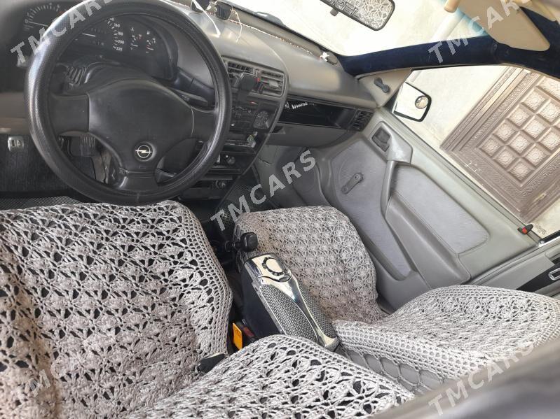 Opel Vectra 1991 - 45 000 TMT - Бахарден - img 10