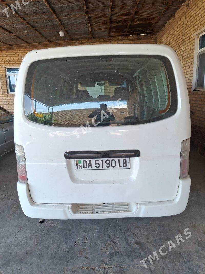 Nissan Urvan 2005 - 120 000 TMT - Саят - img 3