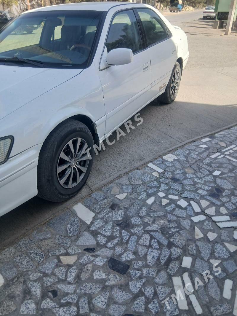 Toyota Camry 2001 - 135 000 TMT - Халач - img 1