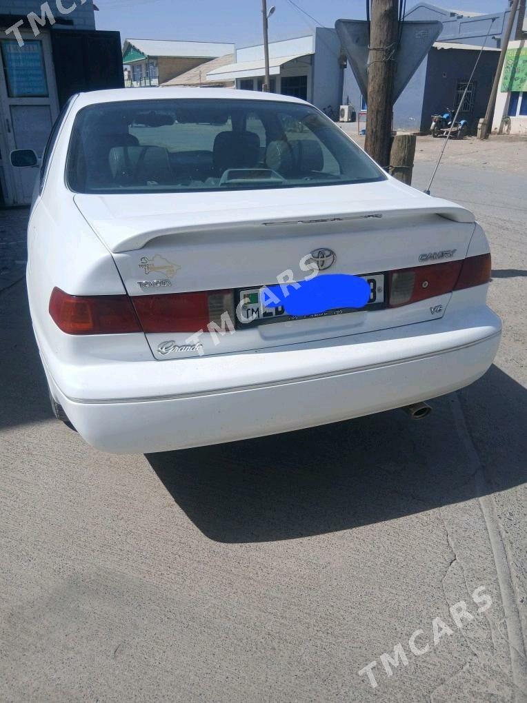 Toyota Camry 2001 - 135 000 TMT - Халач - img 2