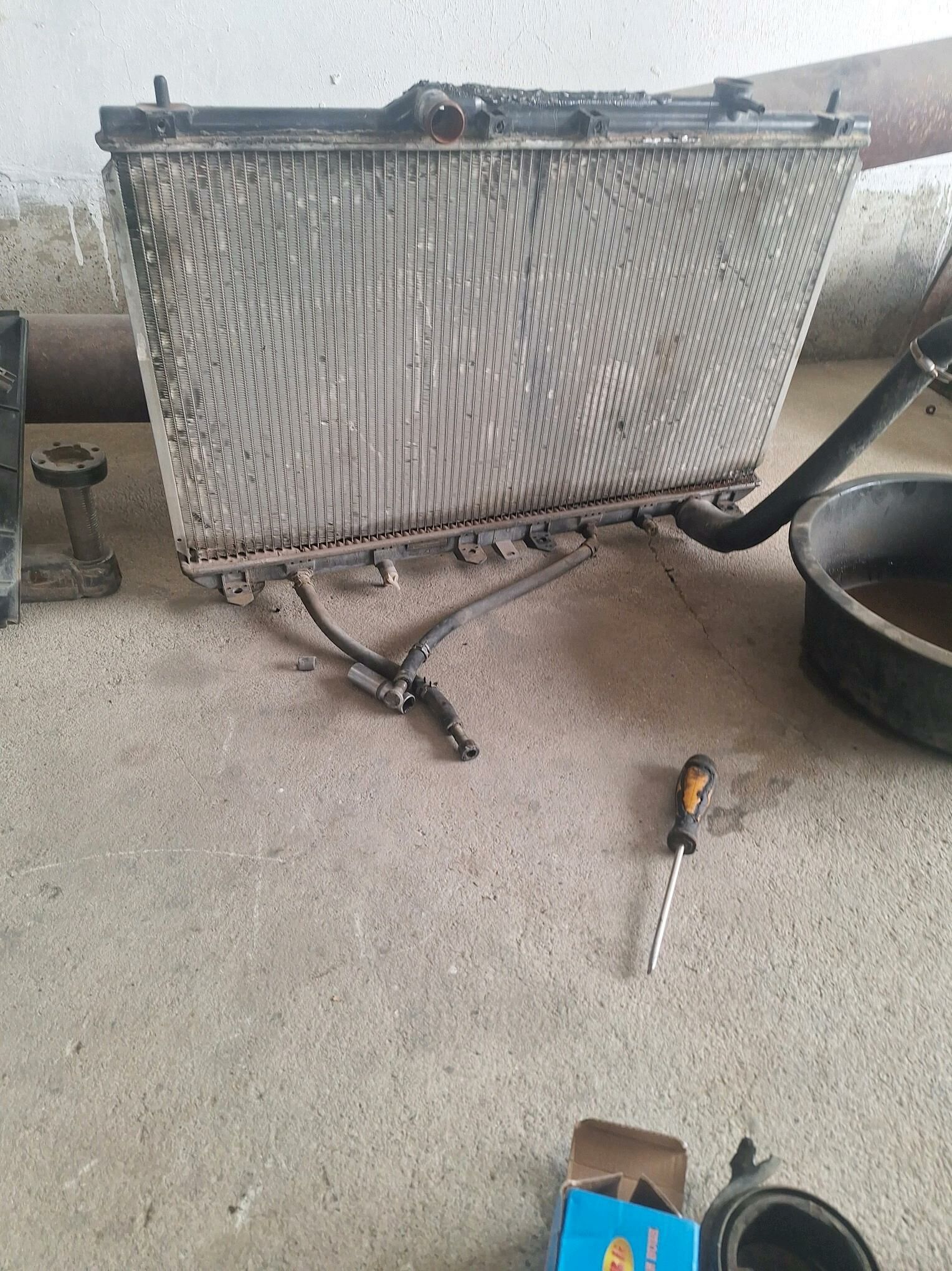 CAMRY RADIATOR MORDA 220 TMT - Бахарден - img 2