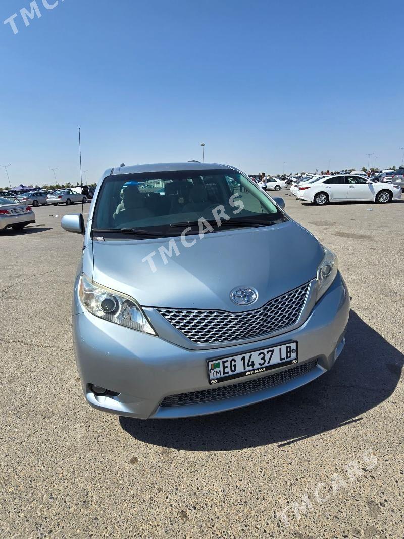 Toyota Sienna 2012 - 280 000 TMT - Дянев - img 2