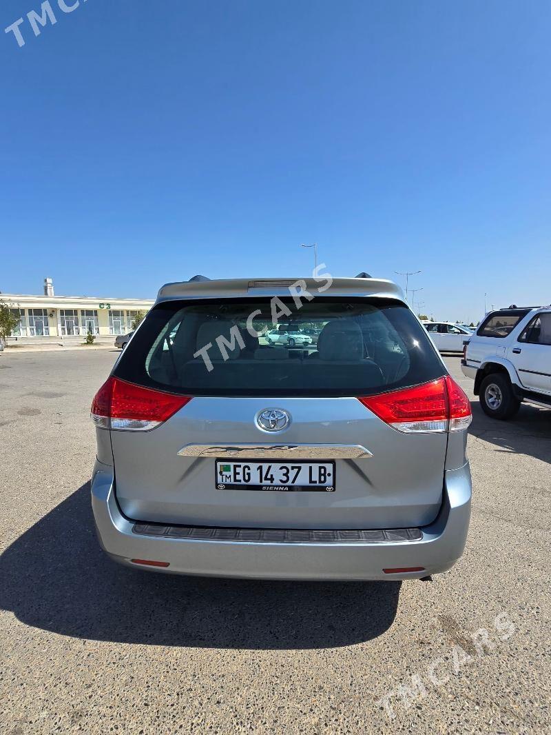Toyota Sienna 2012 - 280 000 TMT - Дянев - img 5
