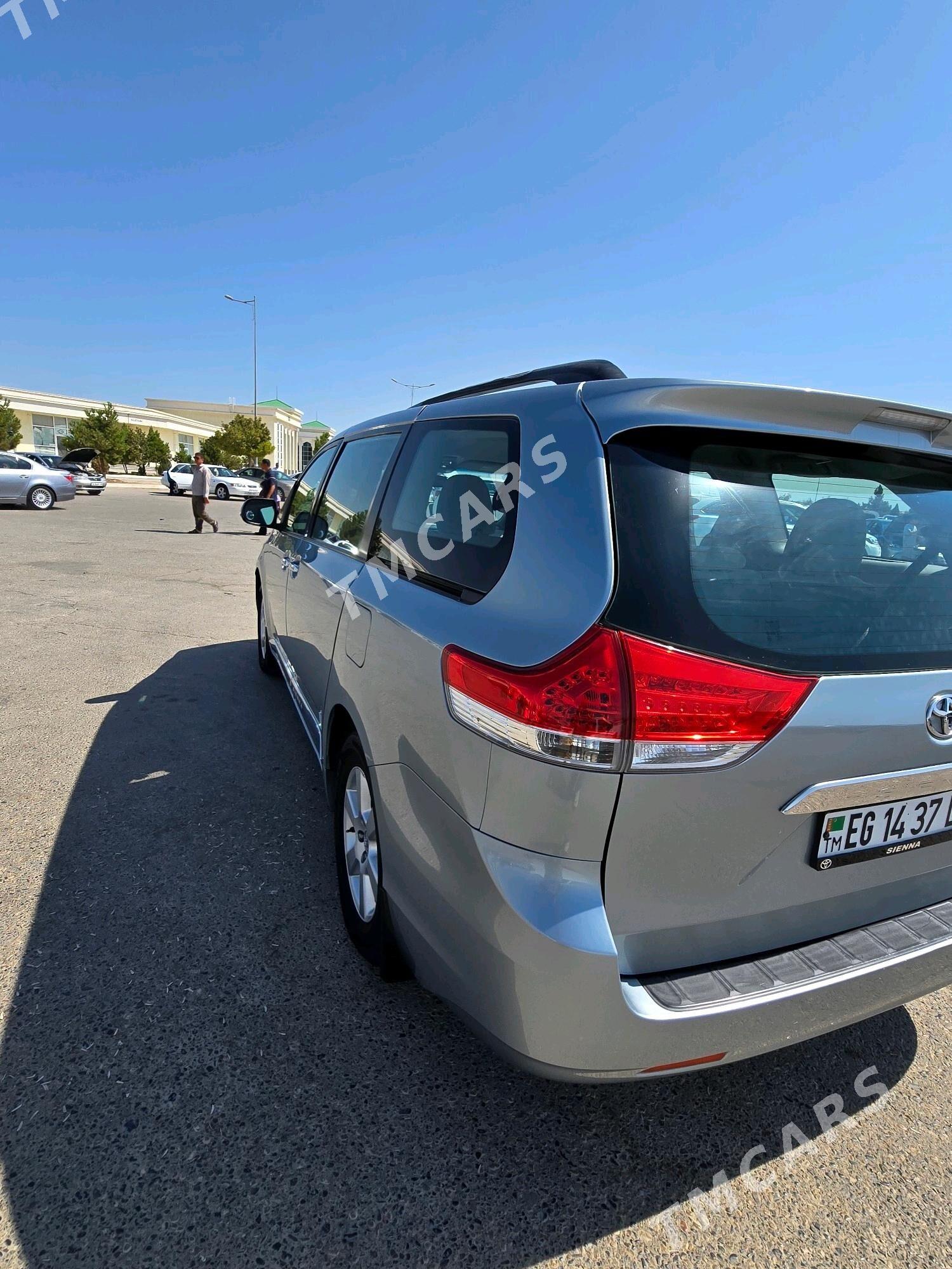 Toyota Sienna 2012 - 280 000 TMT - Дянев - img 7