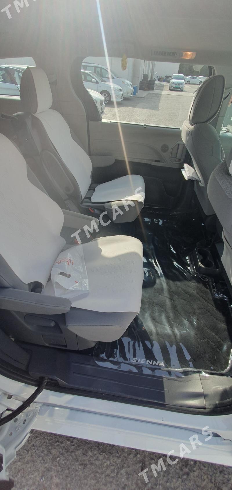 Toyota Sienna 2021 - 450 000 TMT - Херрикгала - img 4