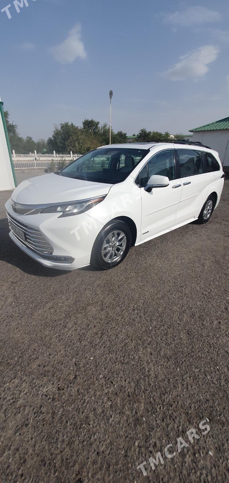 Toyota Sienna 2021 - 450 000 TMT - Херрикгала - img 2