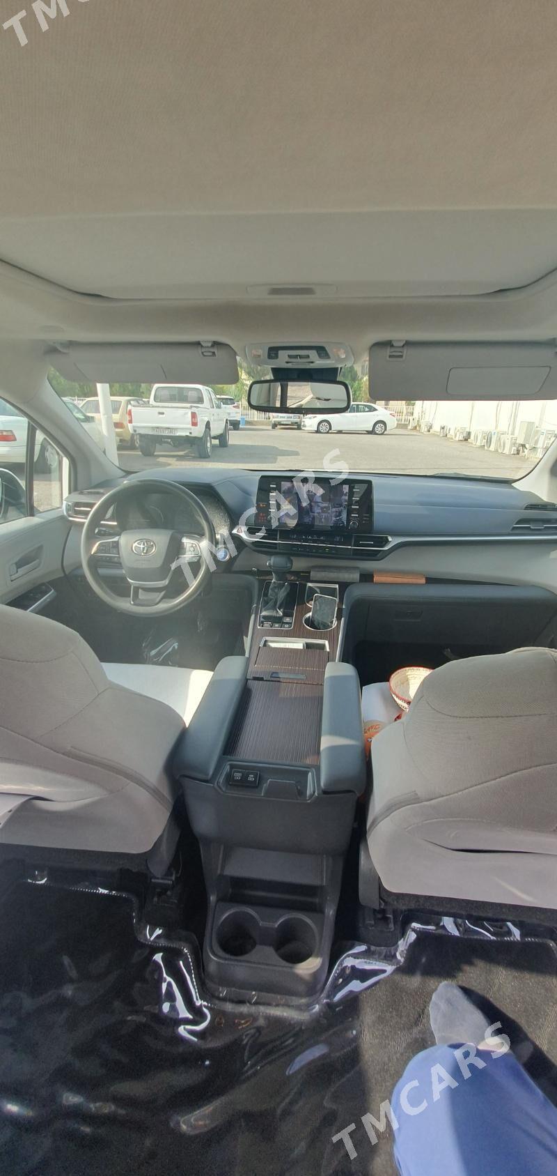 Toyota Sienna 2021 - 450 000 TMT - Херрикгала - img 5