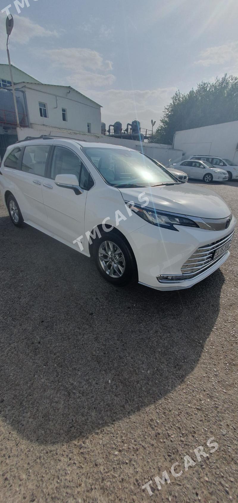 Toyota Sienna 2021 - 450 000 TMT - Херрикгала - img 3