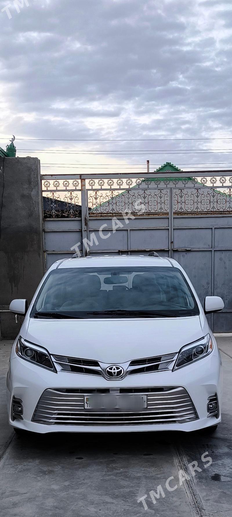Toyota Sienna 2017 - 349 999 TMT - Теджен - img 2