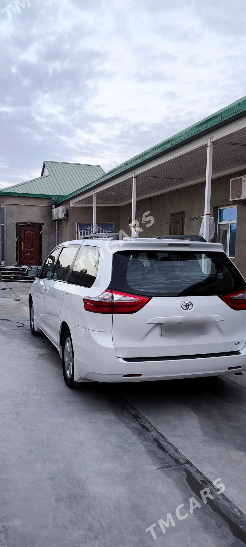 Toyota Sienna 2017 - 349 999 TMT - Теджен - img 3
