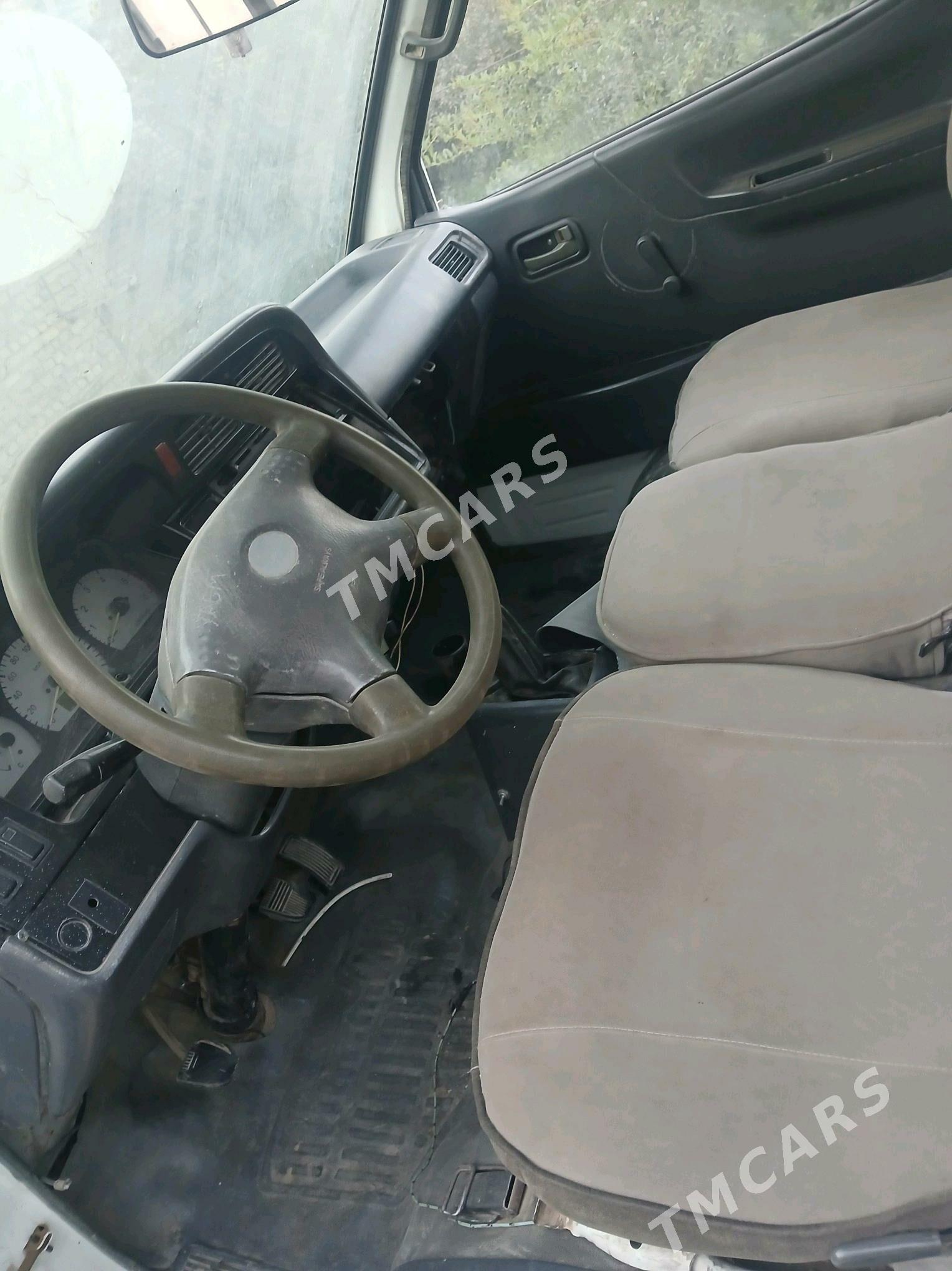 Toyota Hiace 2005 - 80 000 TMT - Saýat - img 4