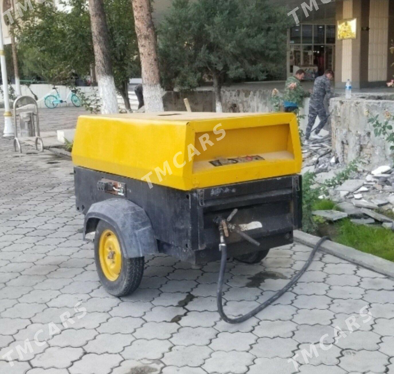 JCB Pilingmaster 2010 - 130 000 TMT - 11 мкр - img 3