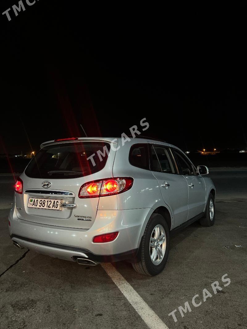 Hyundai Santa Fe 2011 - 210 000 TMT - Арчабиль шаёлы - img 4