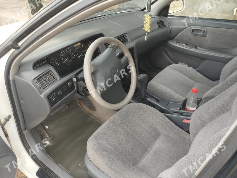 Toyota Camry 2000 - 150 000 TMT - Дашогуз - img 3