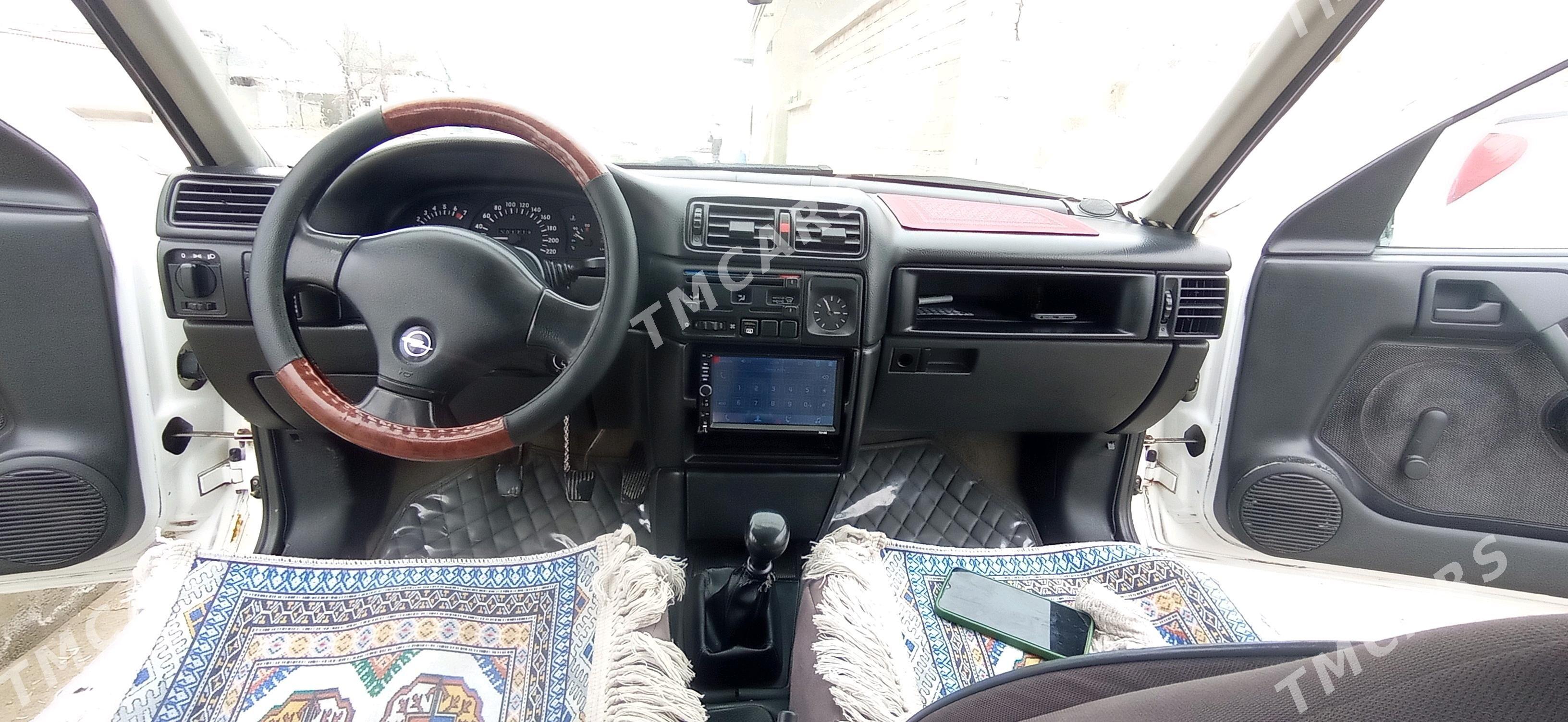 Opel Vectra 1991 - 32 000 TMT - Бахарден - img 3