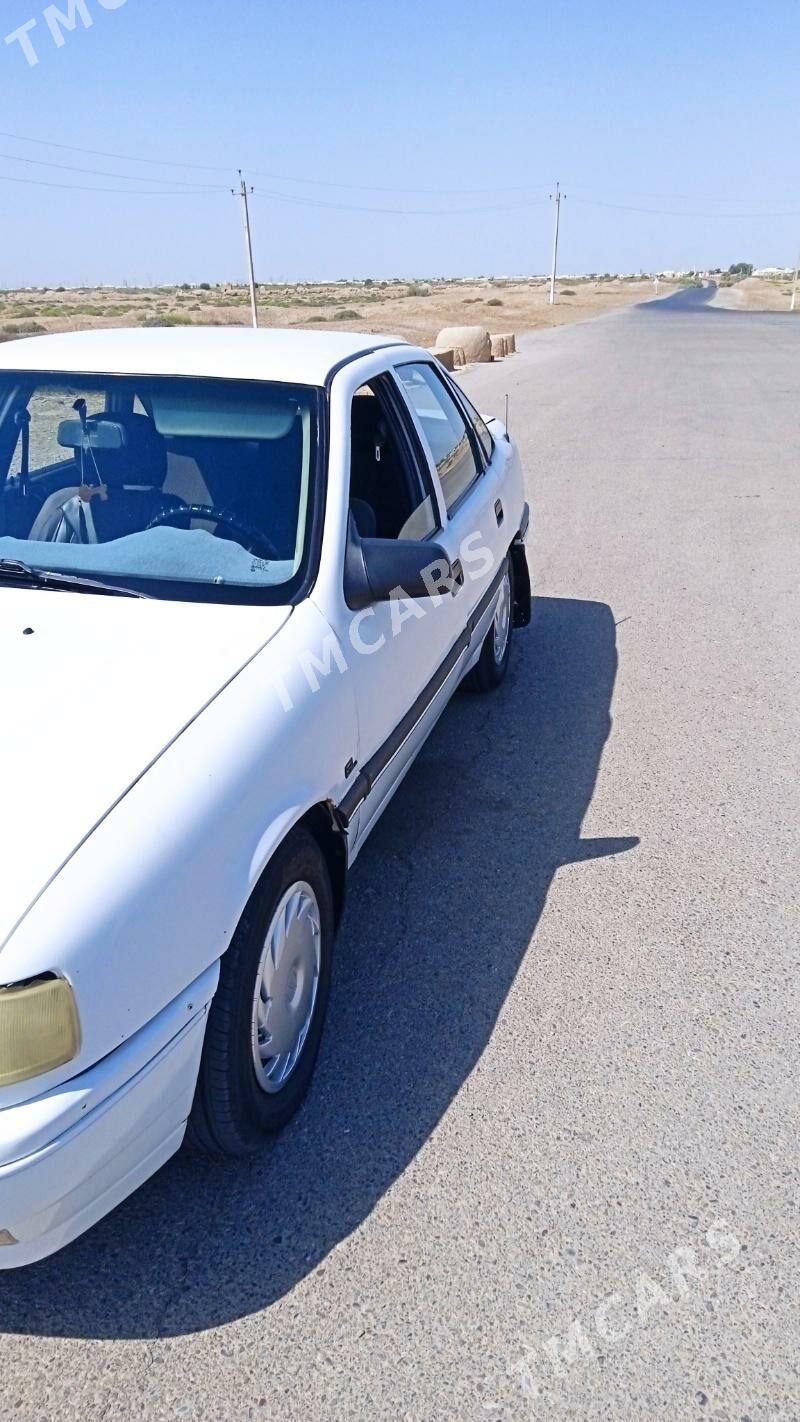 Opel Vectra 1990 - 34 000 TMT - Байрамали - img 2