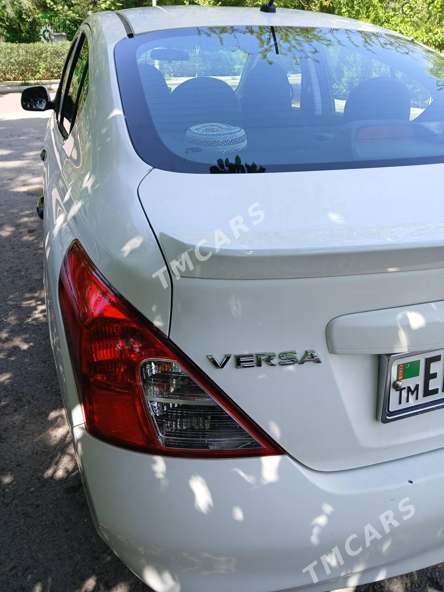 Nissan Versa 2011 - 120 000 TMT - Кëши - img 5