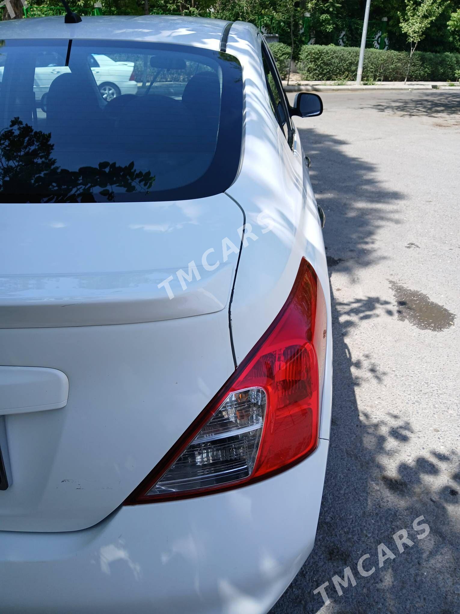 Nissan Versa 2011 - 120 000 TMT - Кëши - img 4