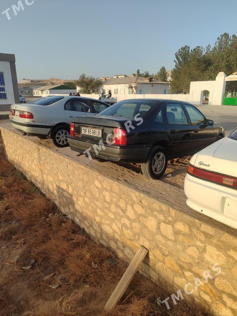Opel Vectra 1992 - 25 000 TMT - Kerki - img 2